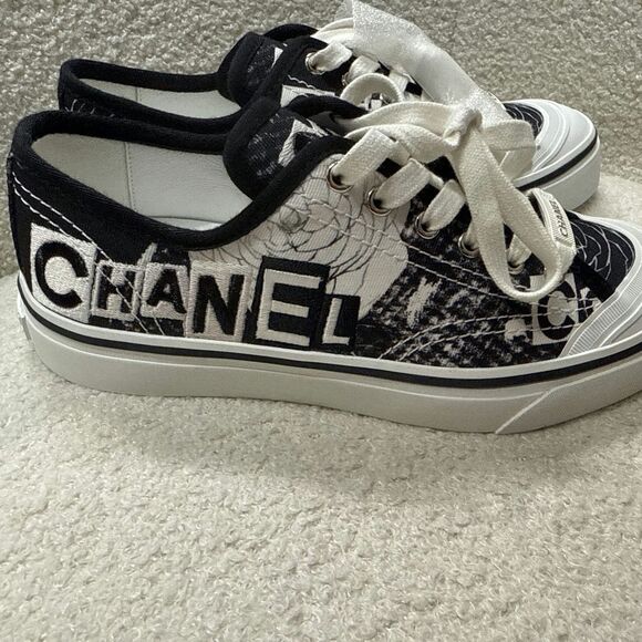 Chanel Sneakers Color White And Black Size 38 - Picture 3 of 9